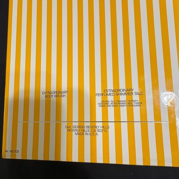 Giorgio Beverly Hills Extraordinary Shimmer talc Perfume and Brush Boxed set NIB - Picture 8 of 8